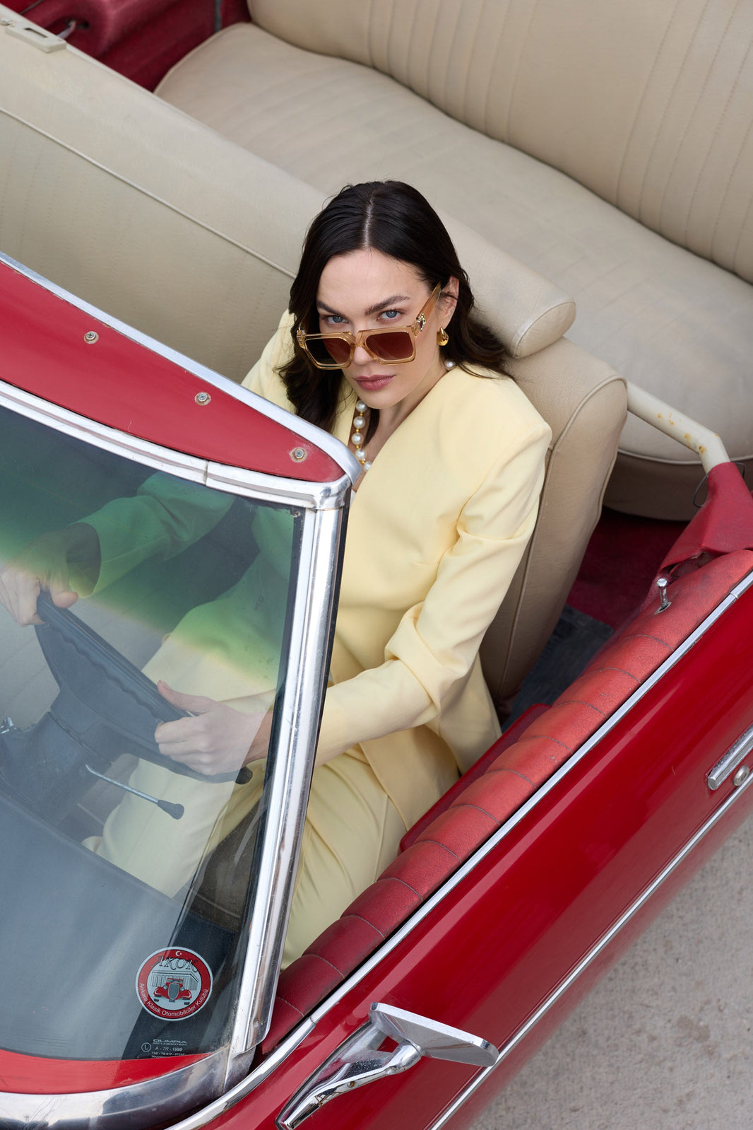 Minimalizmden İlham Alan Şıklık: İndigo Kadını