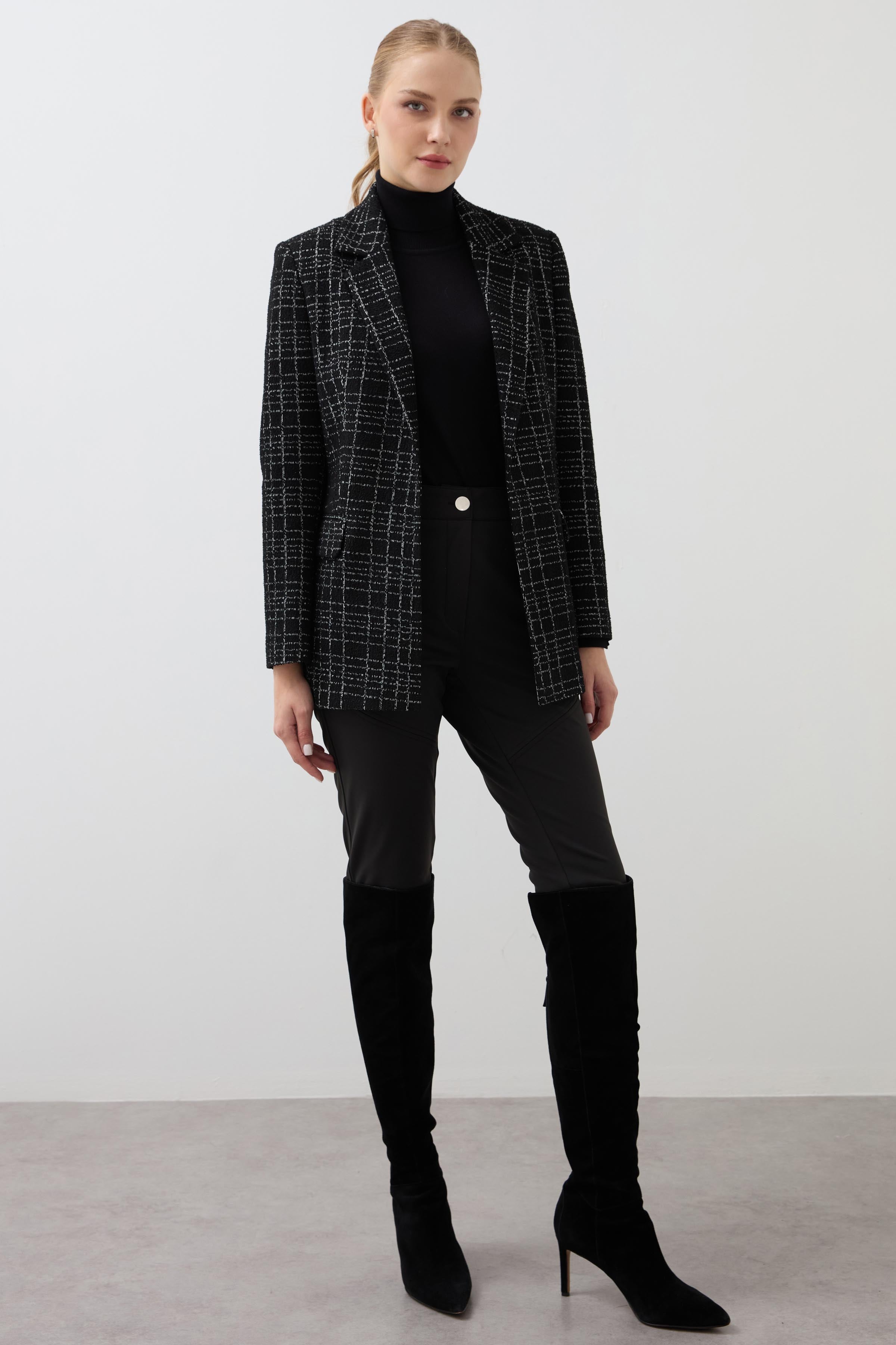 Mono Collar Checkered Knitted Jacket - Black