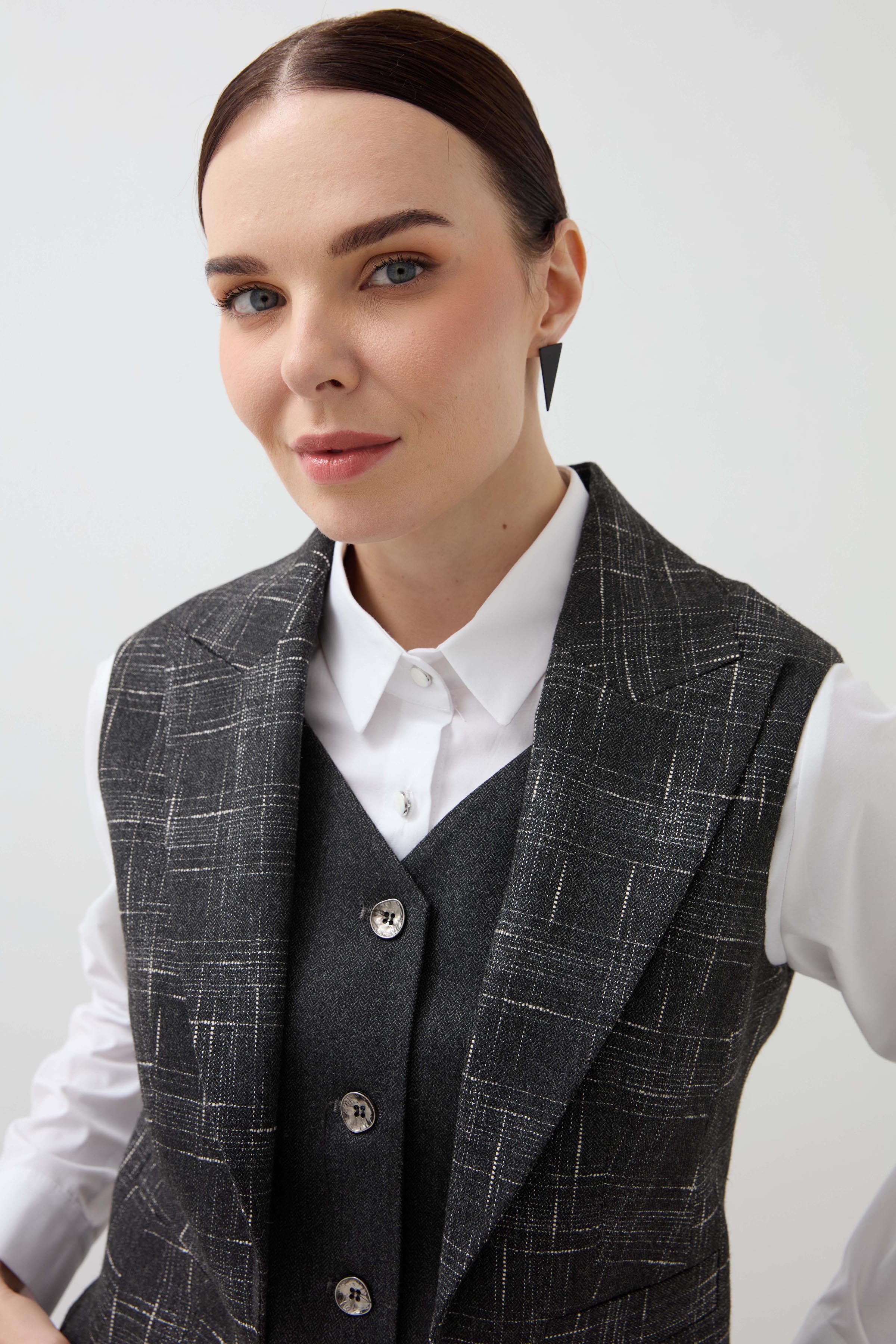 Swallow Collar Garnished Vest - Anthracite