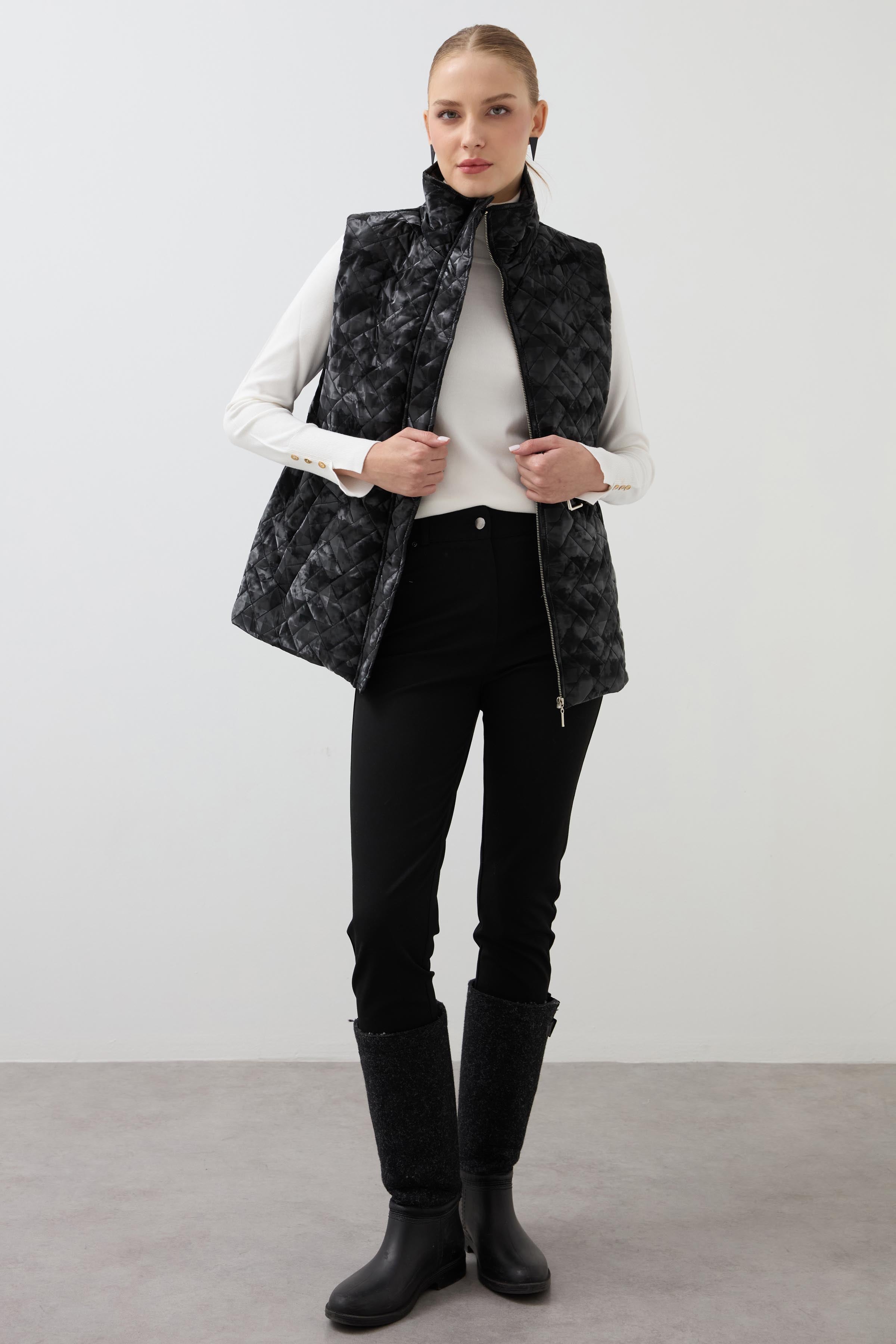 Quilted Cube Patterned Vest - Black