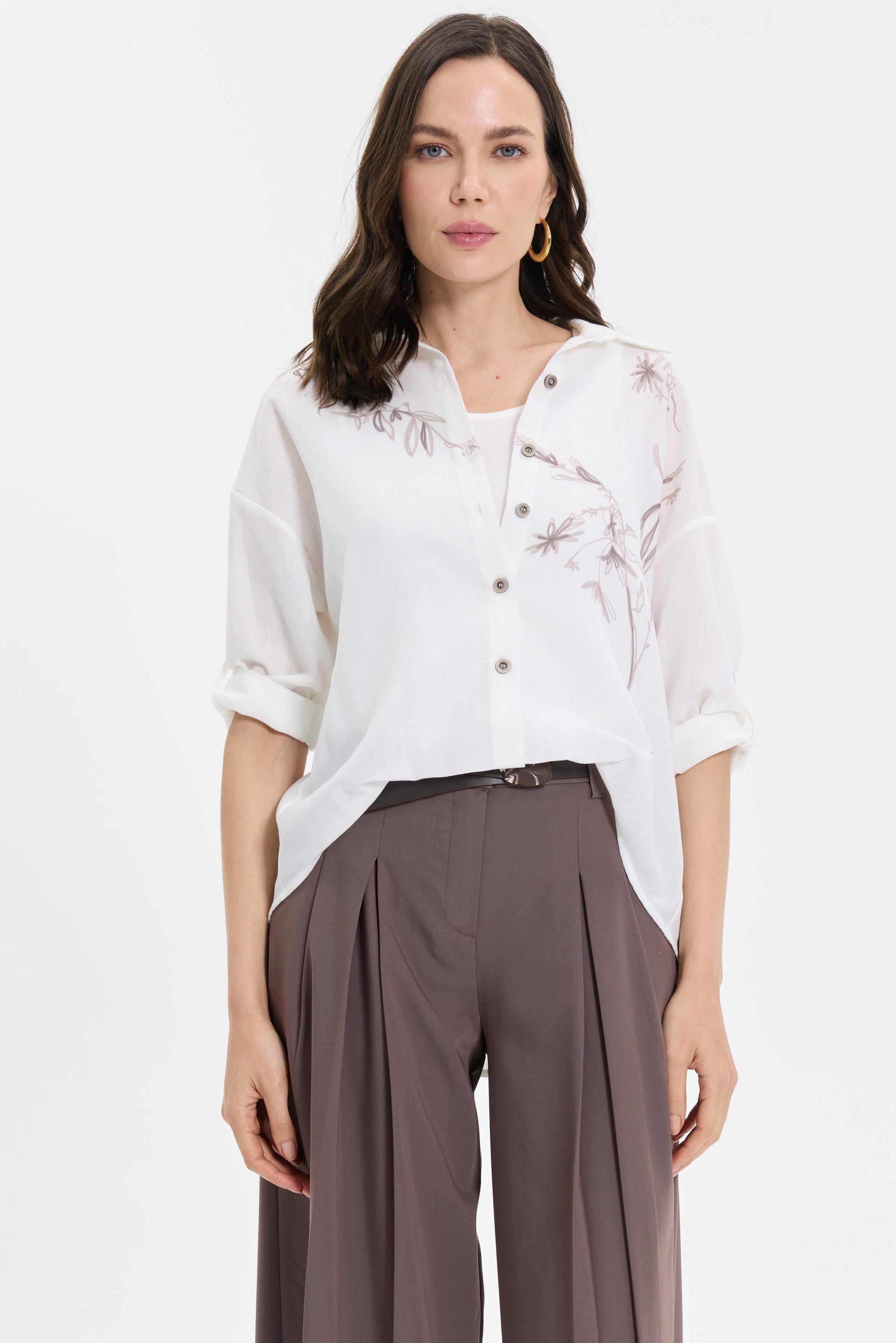 Beyaz İnce Nakış Detaylı Gömlek - Bej
